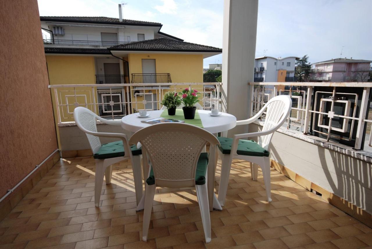 Residenza Gardenia Apartment Lignano Sabbiadoro Exterior photo
